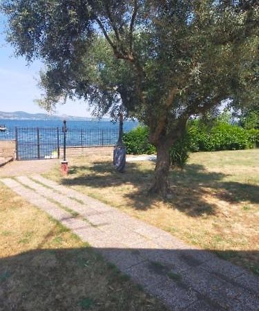 Independent Villa With Private Beach On The Lake 브라치아노 외부 사진