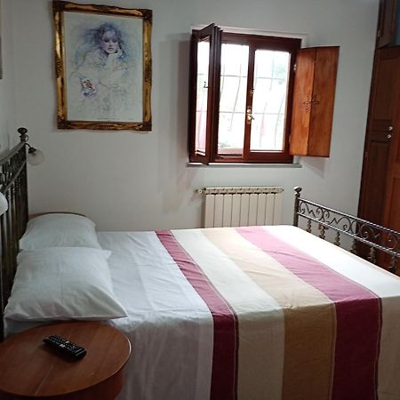Independent Villa With Private Beach On The Lake 브라치아노 외부 사진