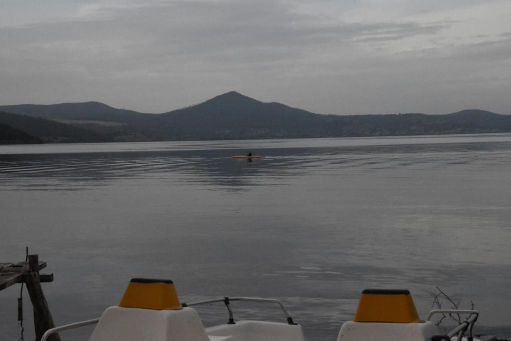 Independent Villa With Private Beach On The Lake 브라치아노 외부 사진