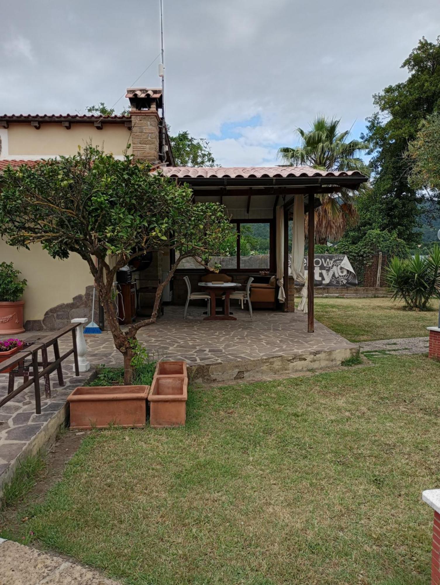 Independent Villa With Private Beach On The Lake 브라치아노 외부 사진